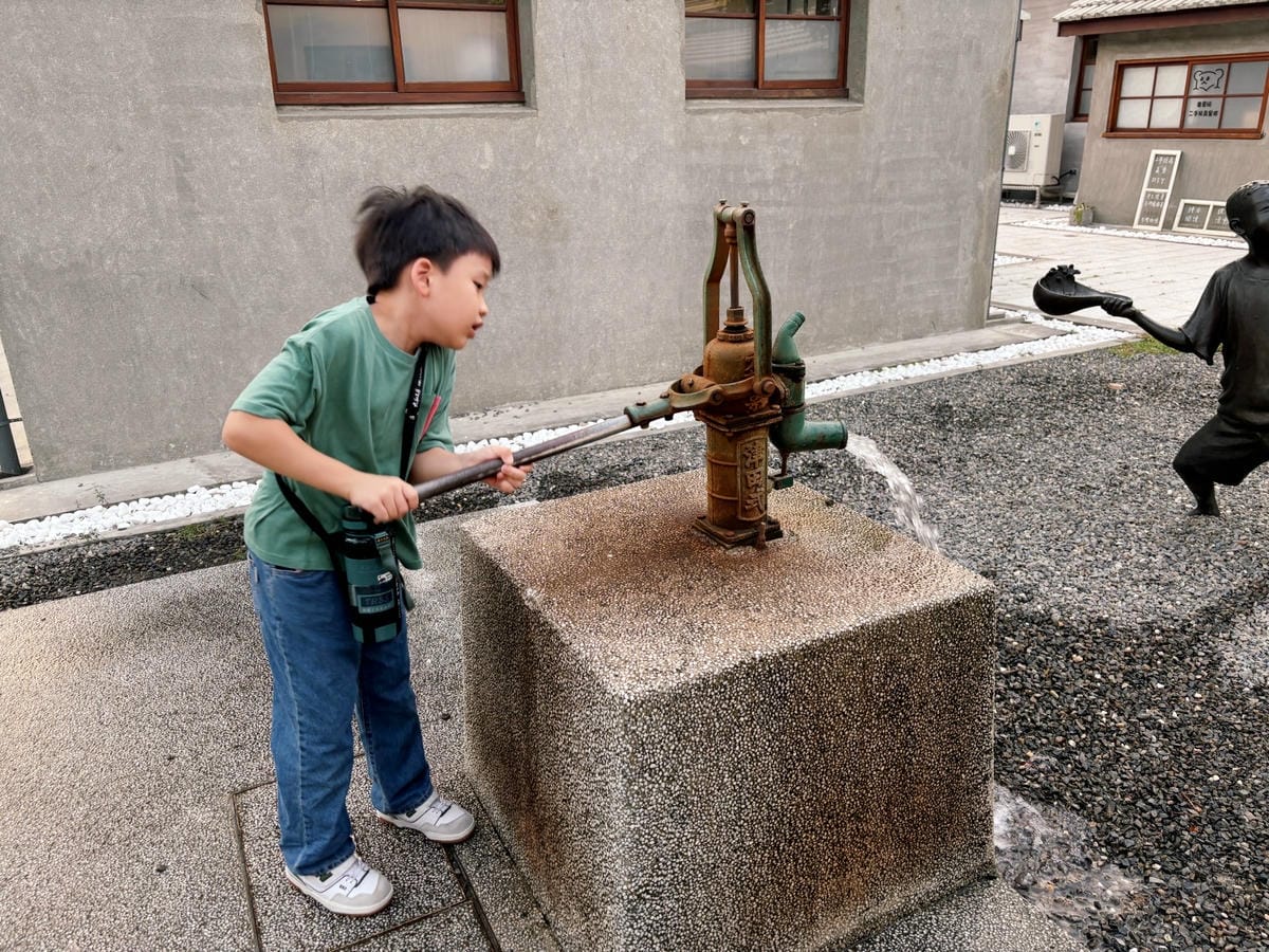 高雄台塑昆仲公園「Eriel愛莉兒膠原冰淇淋.咖啡館 」 高雄台塑昆仲公園「Eriel愛莉兒膠原冰淇淋.咖啡館 」