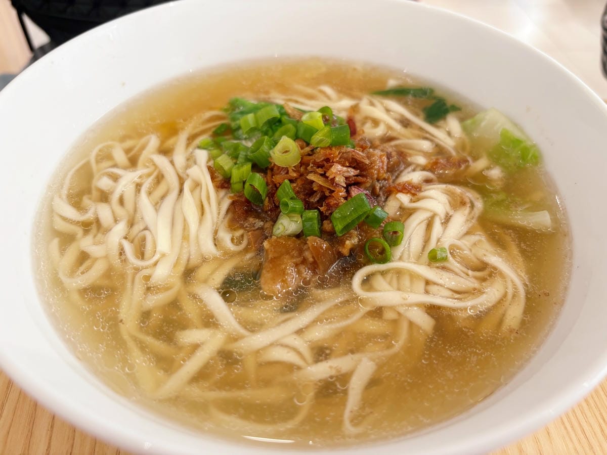 高雄鼓山「金珠玉地」好吃的小文青麵店。 高雄鼓山「金珠玉地」好吃的小文青麵店。
