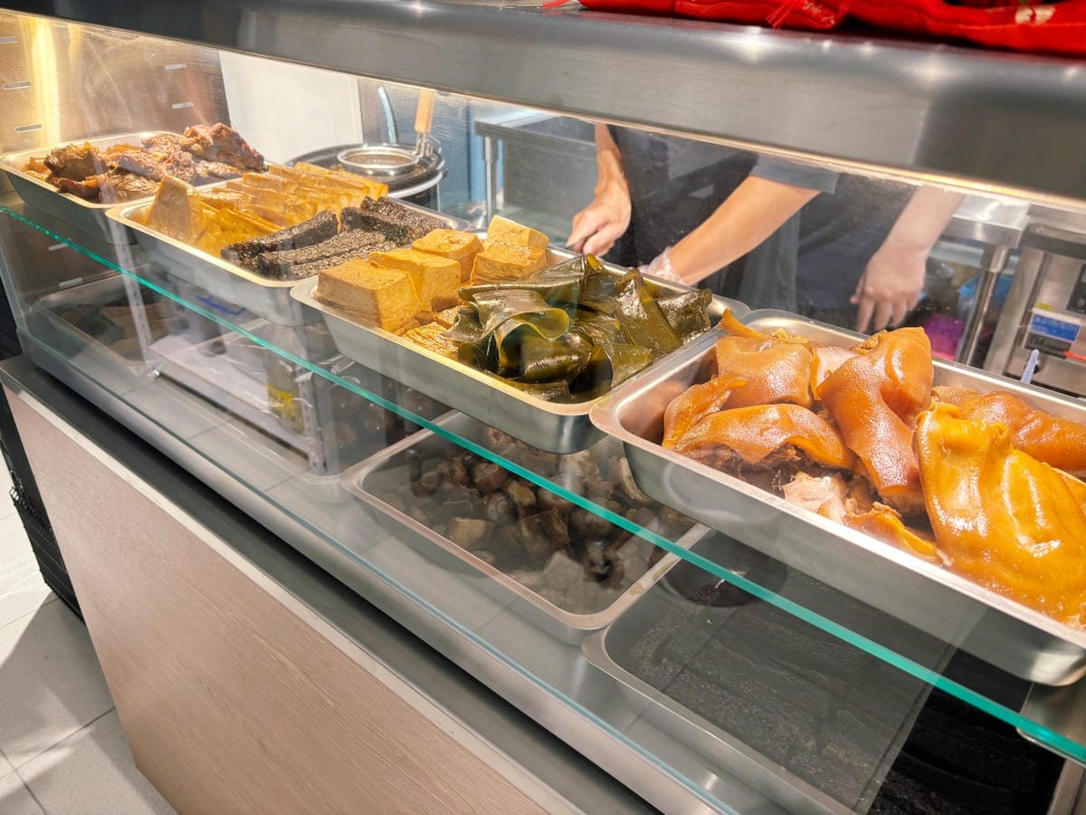 高雄鼓山「金珠玉地」好吃的小文青麵店。 高雄鼓山「金珠玉地」好吃的小文青麵店。