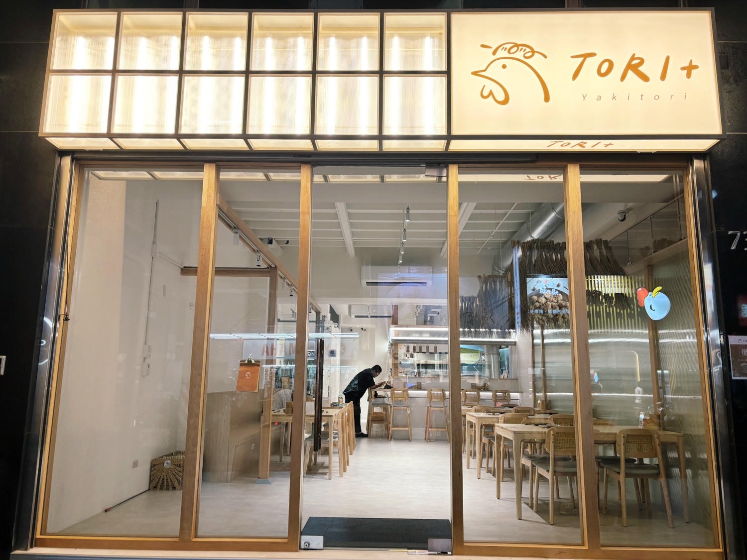 高雄巨蛋「TORI+ 燒鳥專賣店」質感串燒、一雞三十吃!! - 第1張圖 高雄巨蛋「TORI+ 燒鳥專賣店」質感串燒、一雞三十吃!!