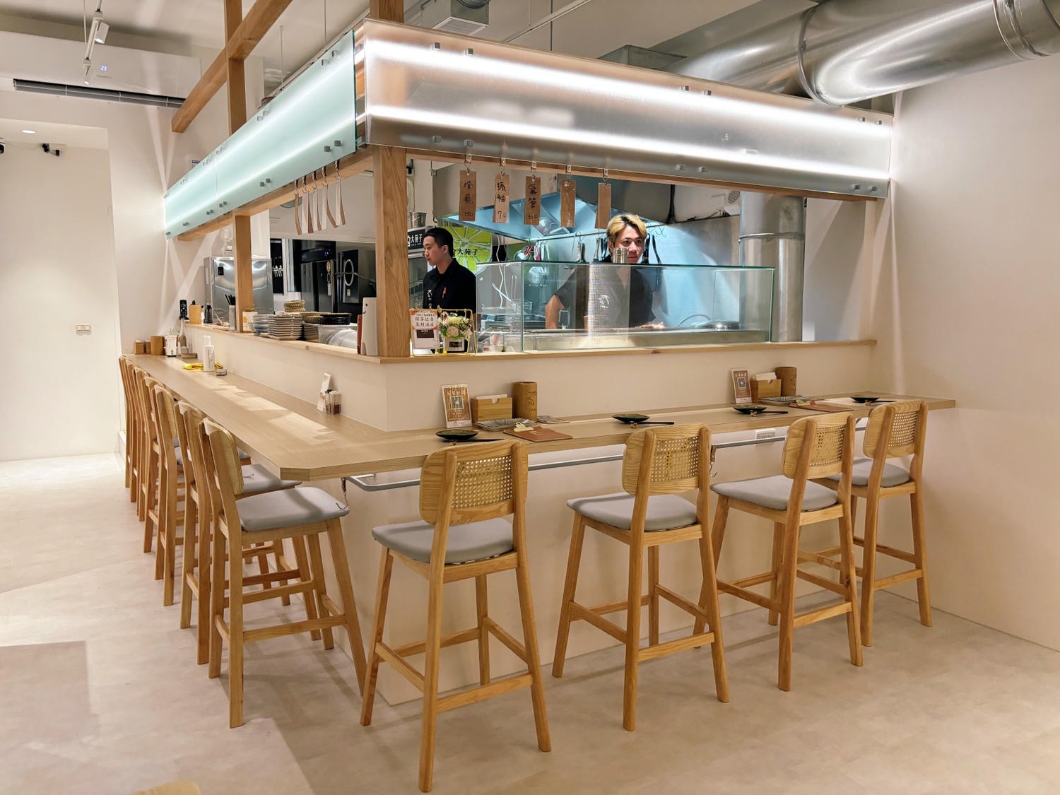 高雄巨蛋「TORI+ 燒鳥專賣店」質感串燒、一雞三十吃！！