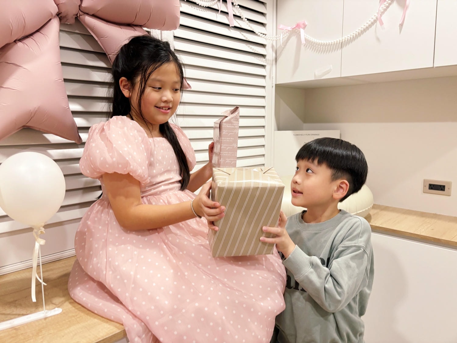 【Ingrid】九歲生日快樂!!粉紅蝴蝶結Ribbon Party 生日佈置❤ - 第16張圖 【Ingrid】九歲生日快樂!!粉紅蝴蝶結Ribbon Party 生日佈置❤