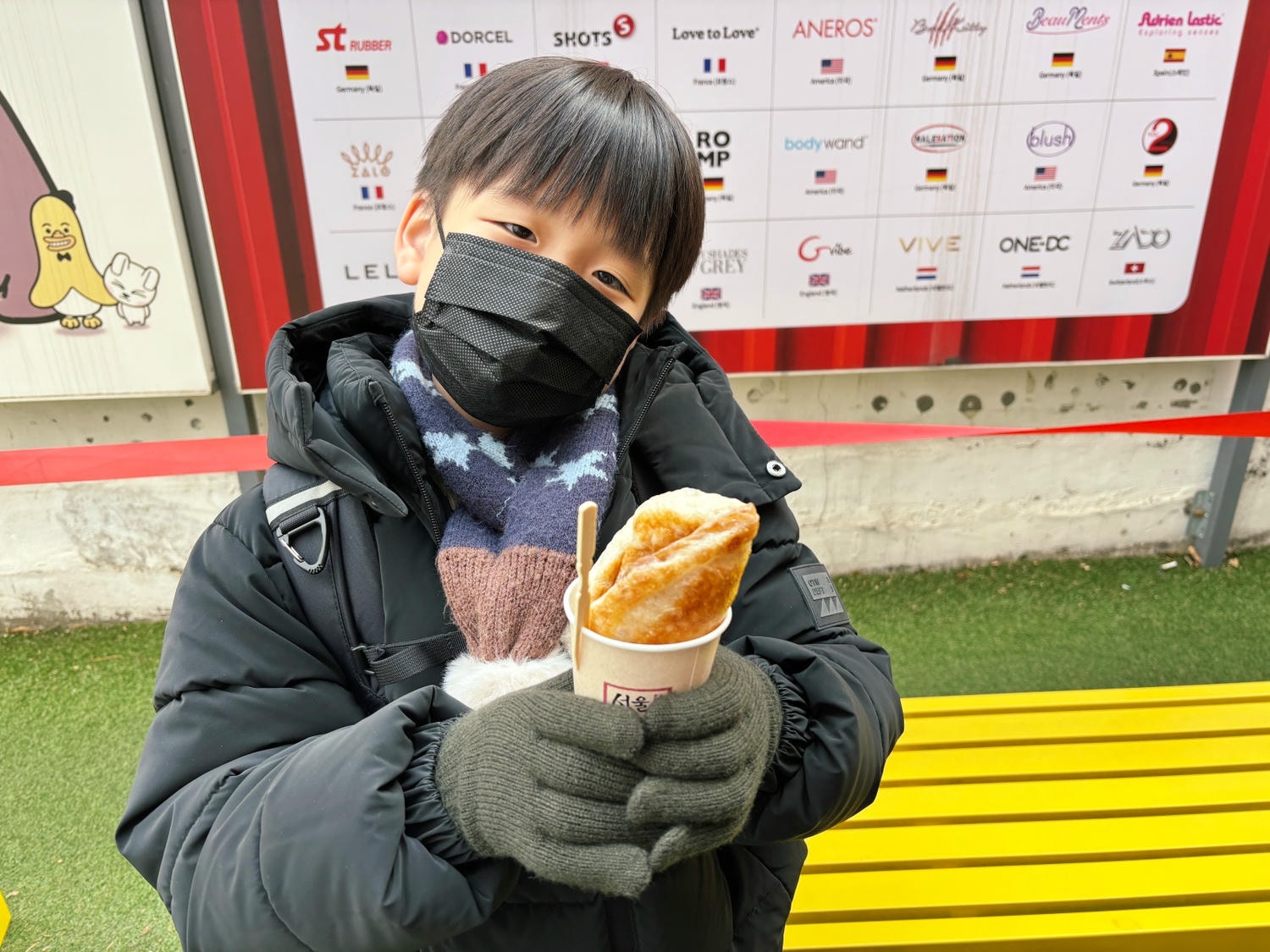 2026年延南洞排隊美食「自然道鹽麵包」「首爾糖餅」「延白草莓大福」一路吃。