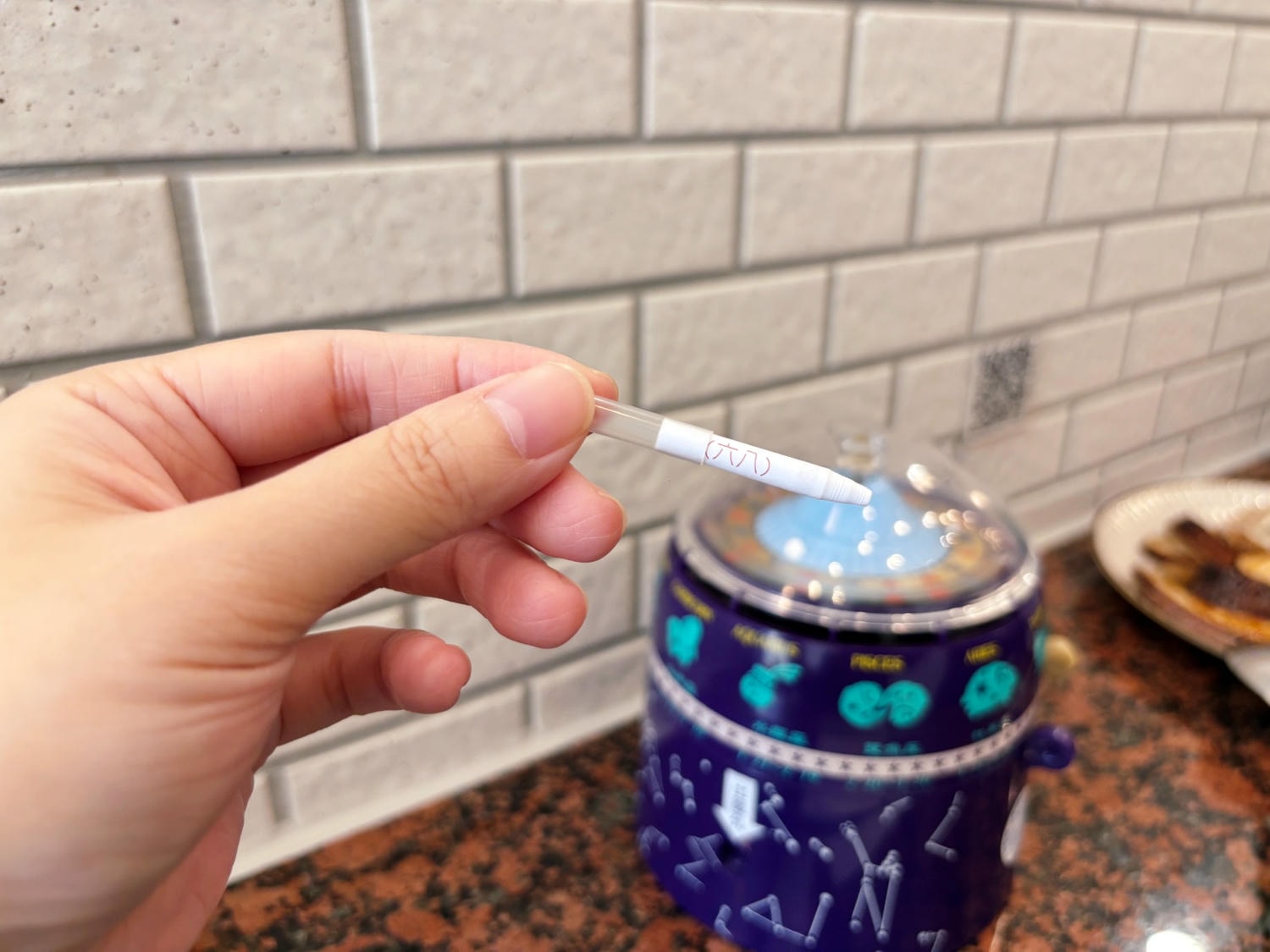 高雄河堤「萬姨飲食店」時髦復古味，獨享魷魚螺肉蒜！！