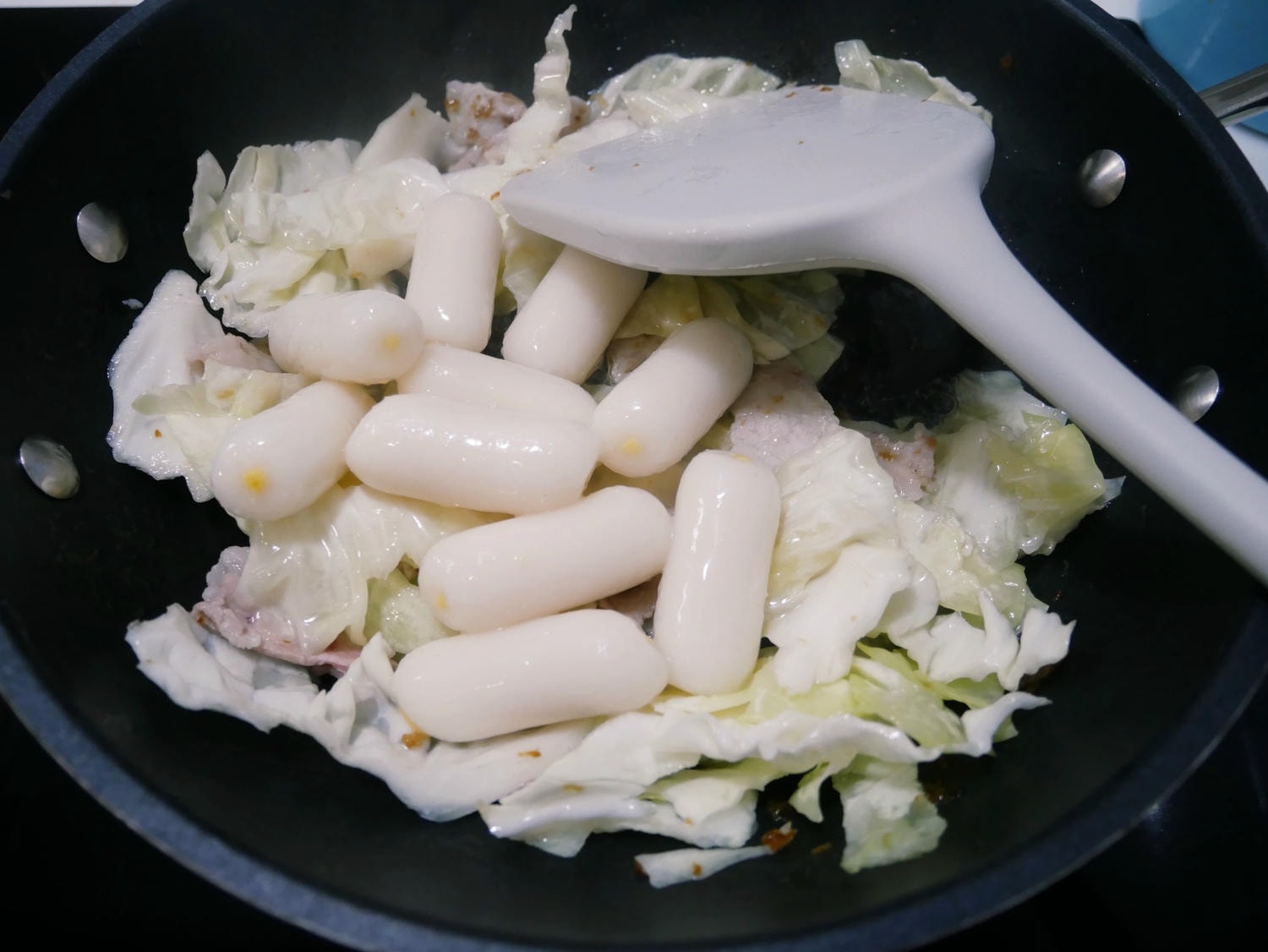 [My Little Kitchen] 好簡單「台式炒泡麵」加年糕吃更飽！！
