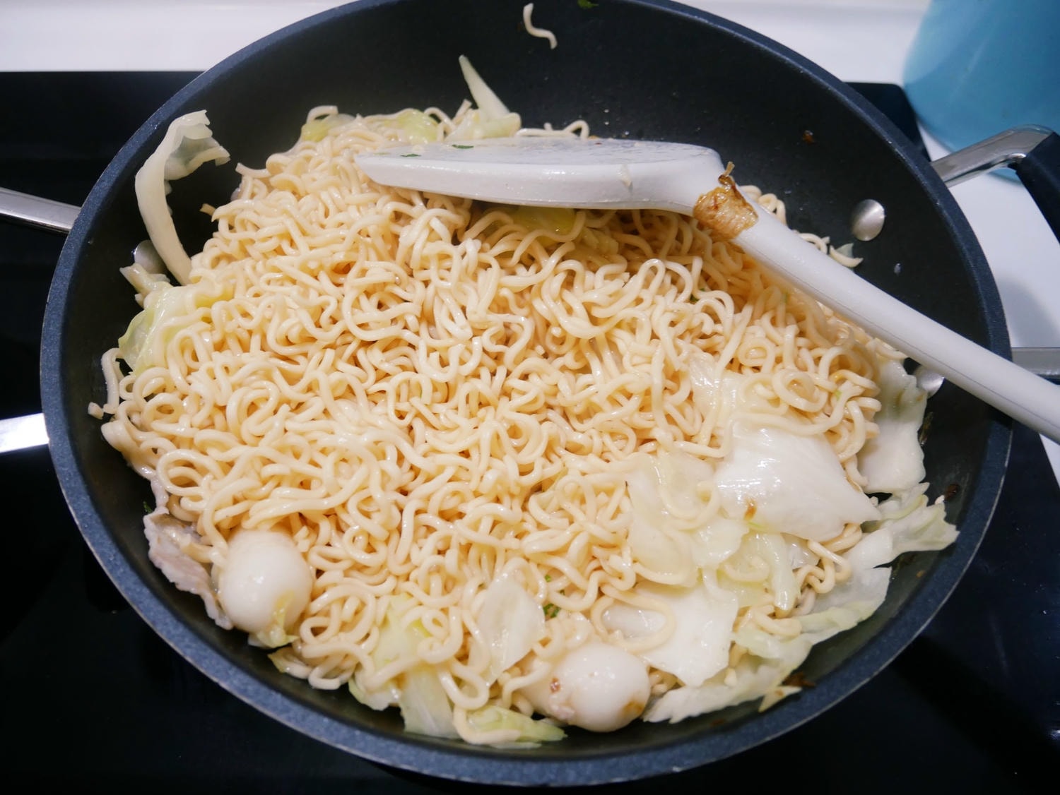 [My Little Kitchen] 好簡單「台式炒泡麵」加年糕吃更飽！！