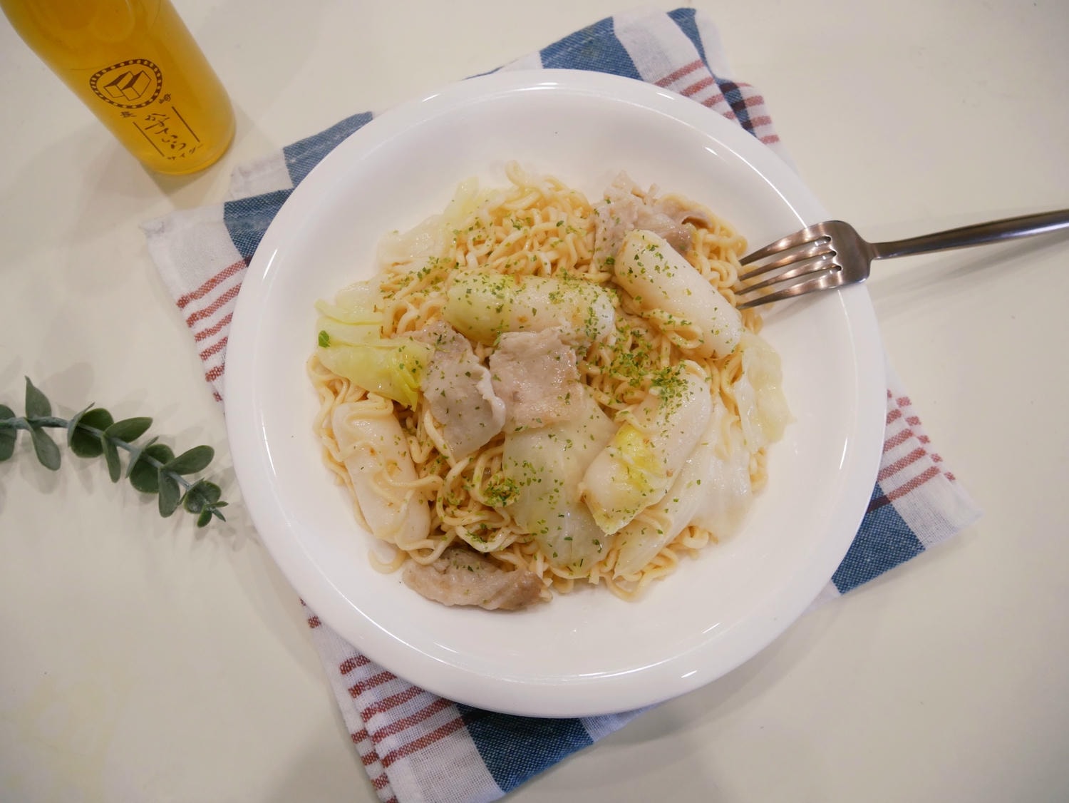 [My Little Kitchen] 好簡單「台式炒泡麵」加年糕吃更飽！！