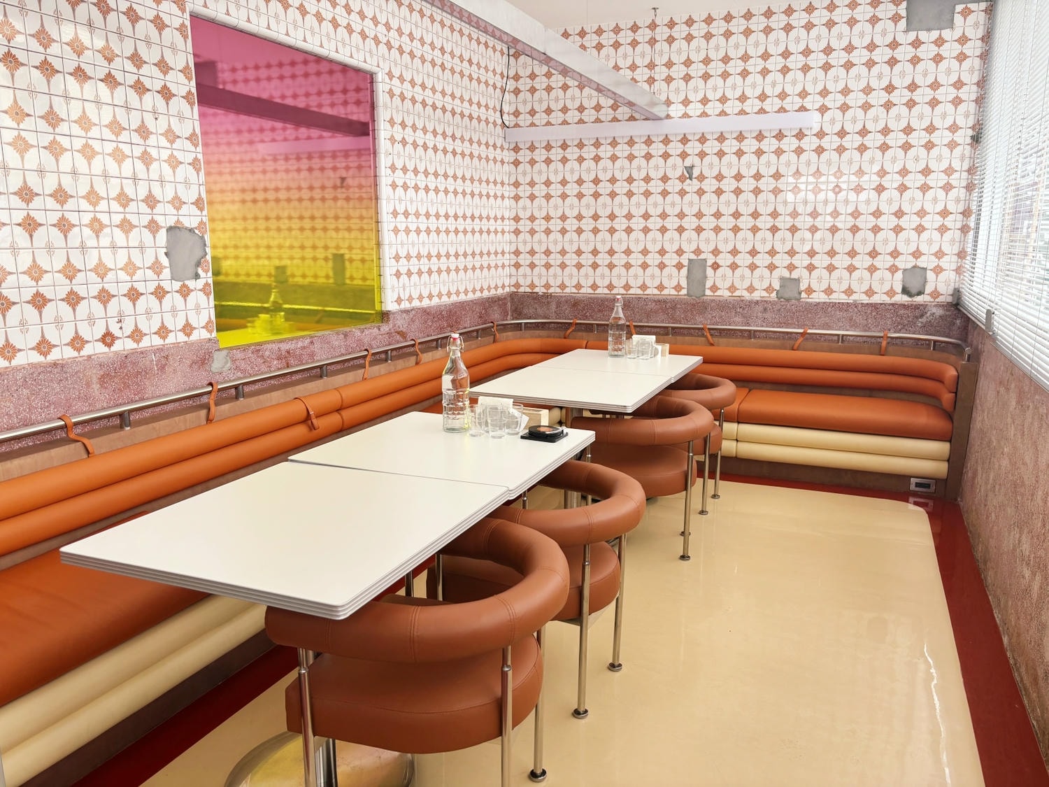 高雄鼓山「Chilldrunk小孩偷呷」復古風的素食餐酒館！！