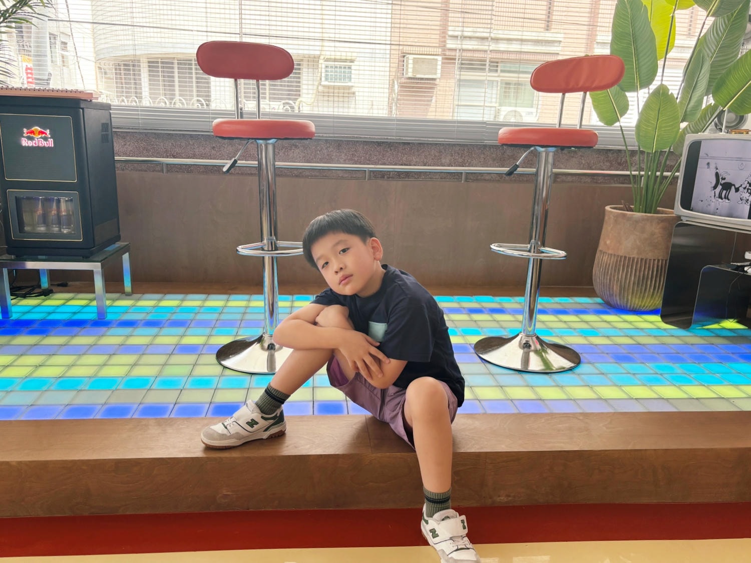 高雄鼓山「Chilldrunk小孩偷呷」復古風的素食餐酒館！！