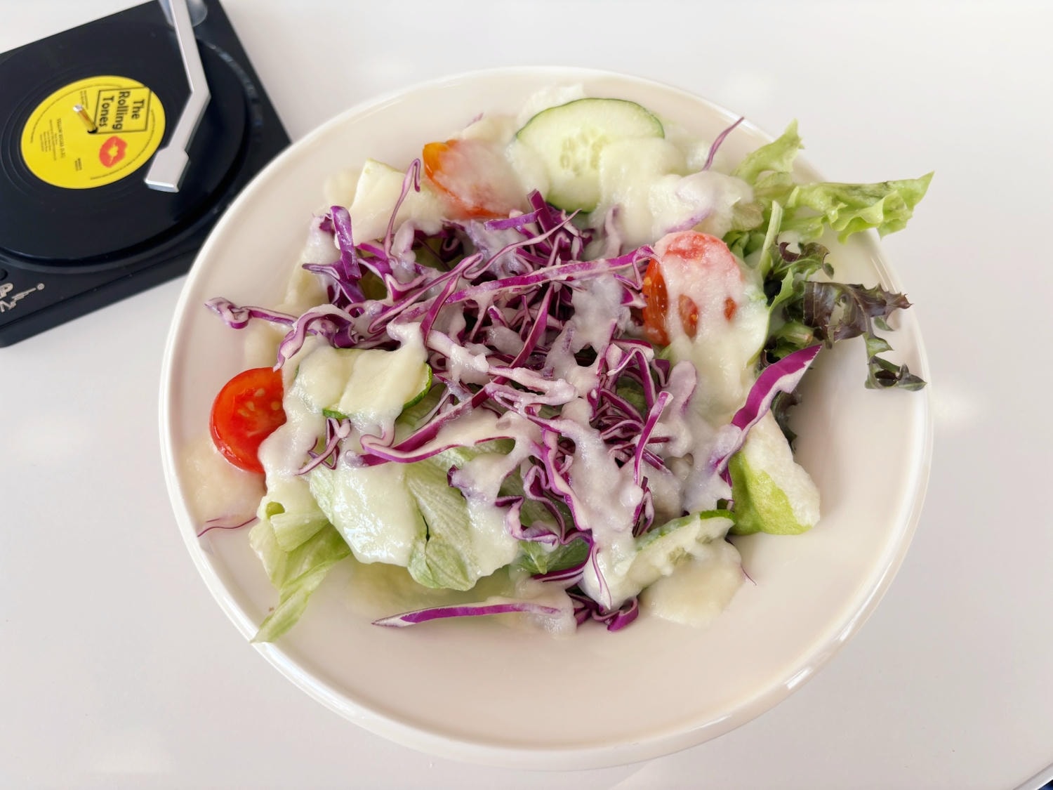 高雄鼓山「Chilldrunk小孩偷呷」復古風的素食餐酒館！！