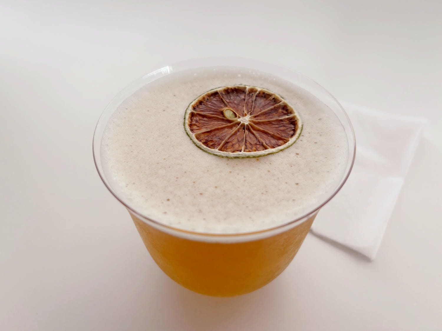 高雄鼓山「Chilldrunk小孩偷呷」復古風的素食餐酒館！！