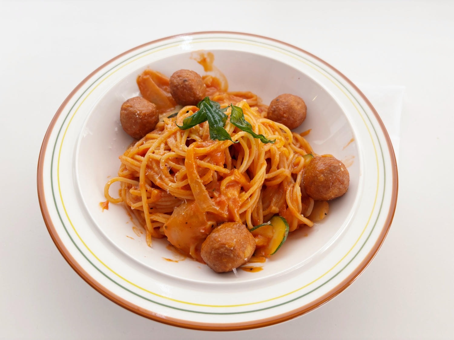 高雄鼓山「Chilldrunk小孩偷呷」復古風的素食餐酒館！！