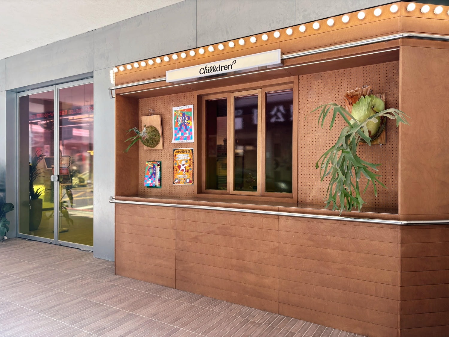 高雄鼓山「Chilldrunk小孩偷呷」復古風的素食餐酒館！！