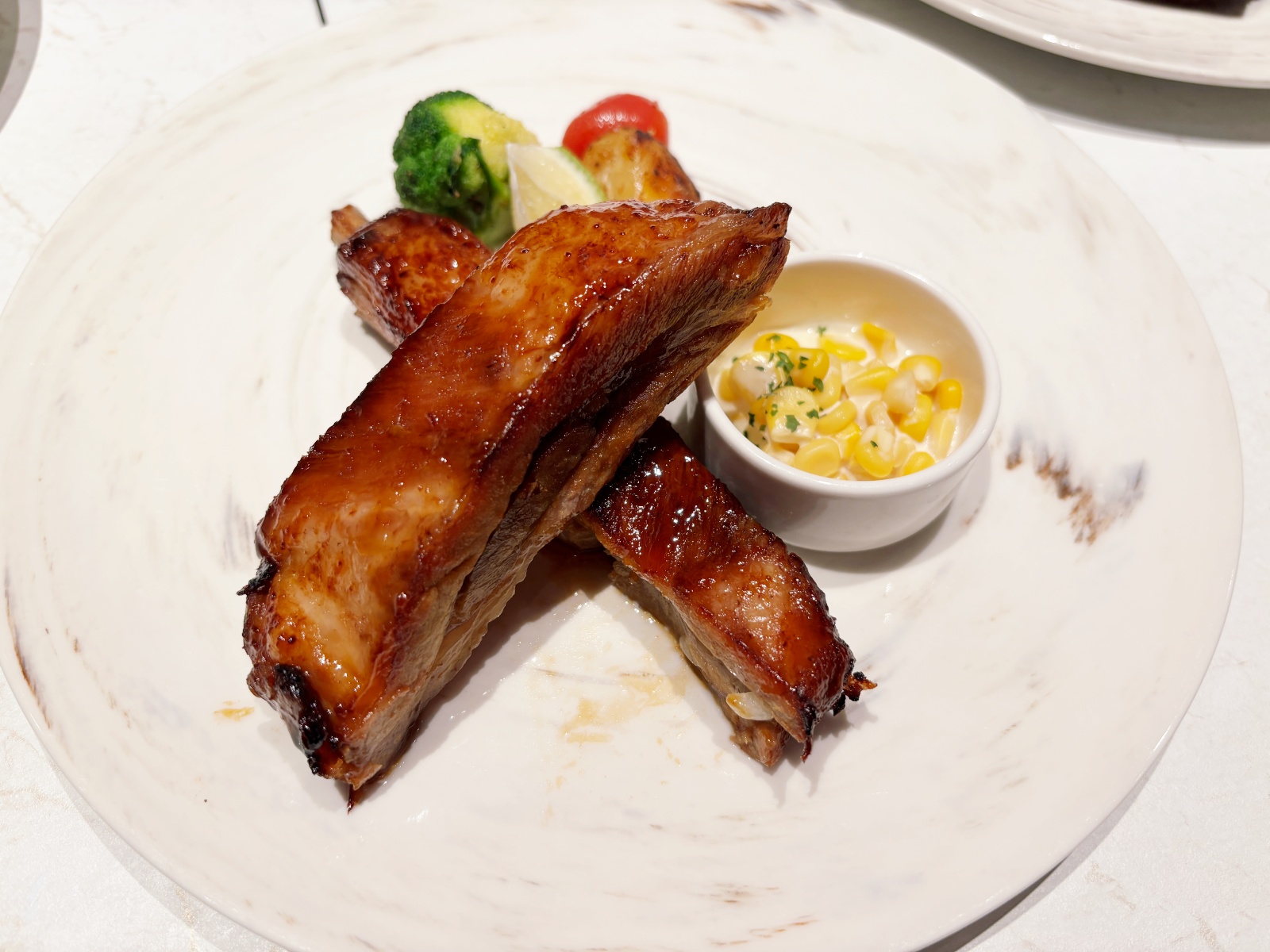 台南「朵頤牛排-小北門店」百匯自助吧才是主角！！