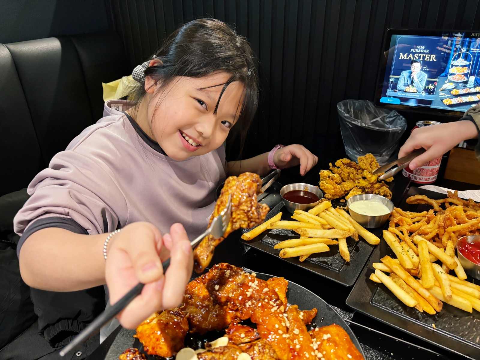 2026年首爾弘大「PURADAK CHICKEN」炸雞界的PRADA,IU代言!! - 第11張圖 2026年首爾弘大「PURADAK CHICKEN」炸雞界的PRADA,IU代言!!