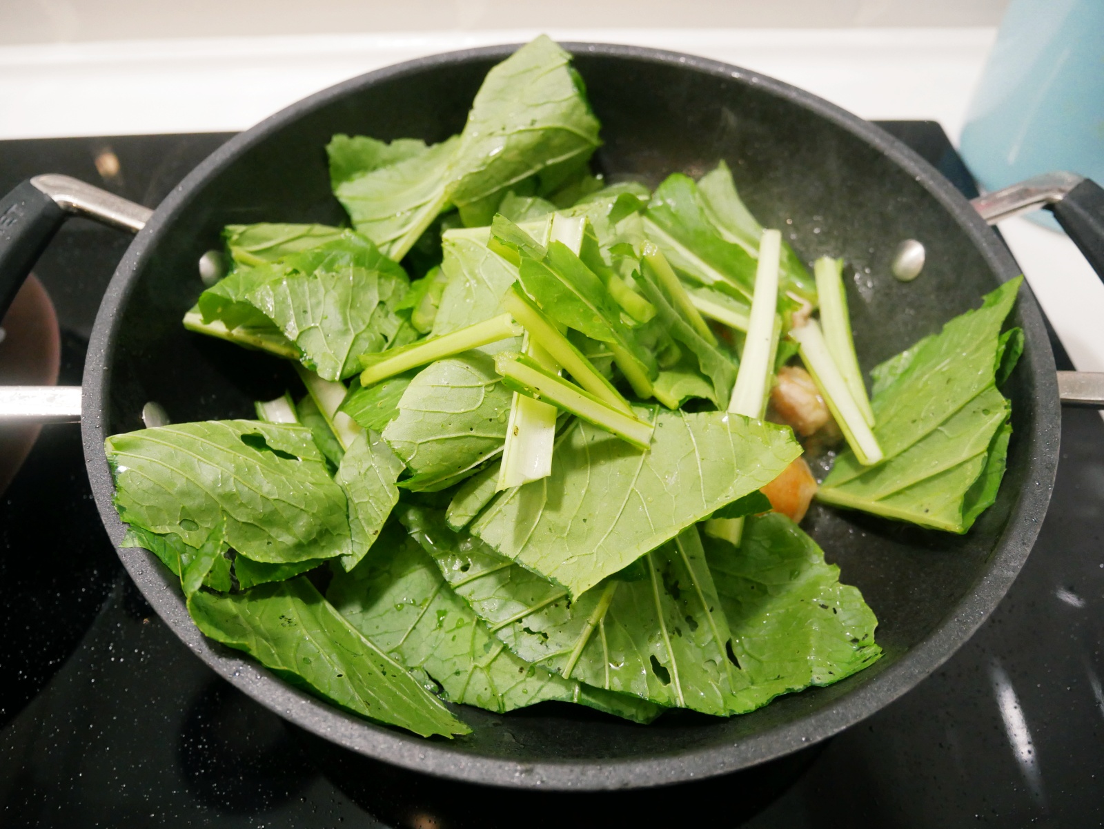 [My Little Kitchen] 簡單做「小松菜炒雞肉」充滿香氣！！