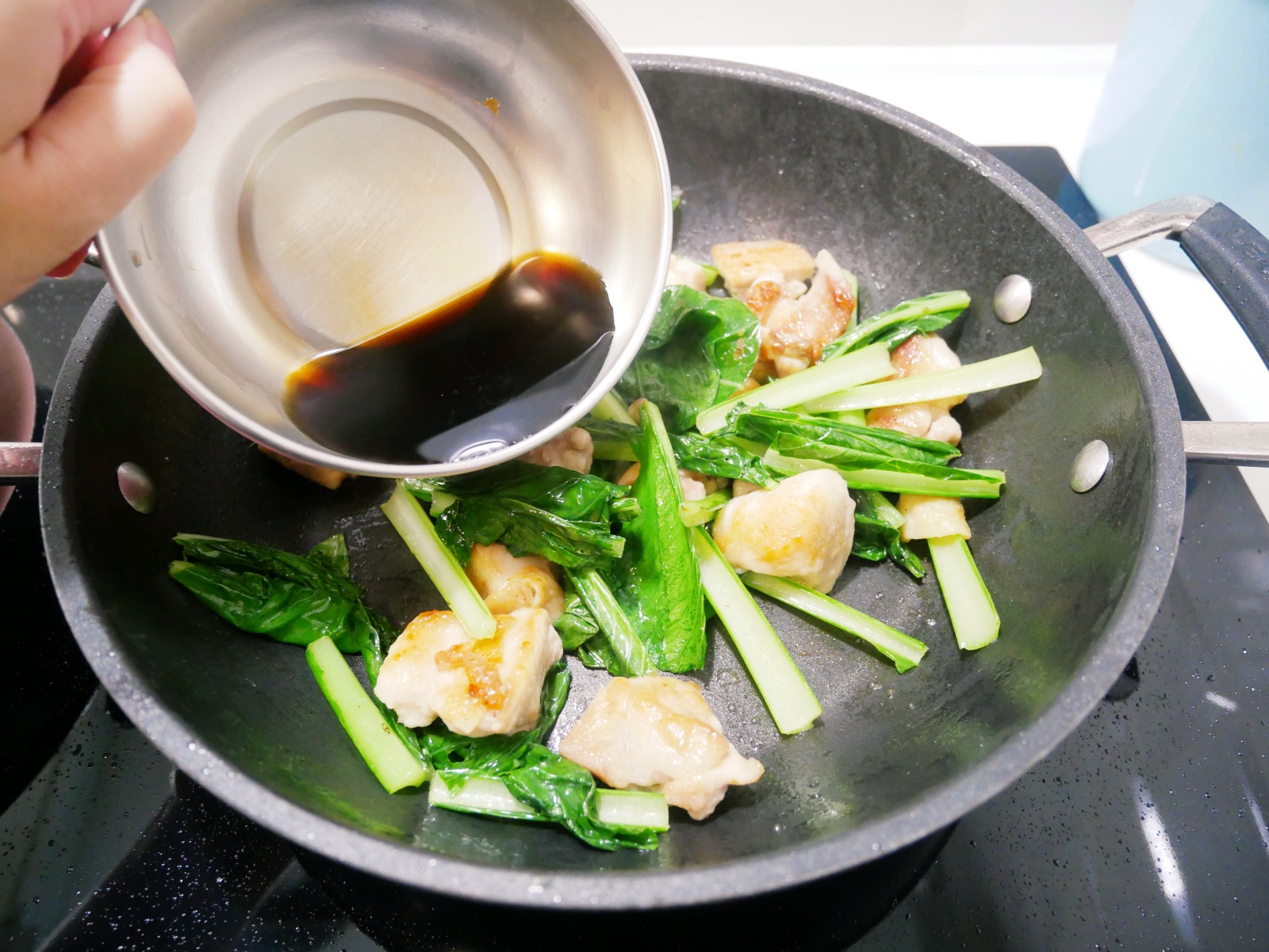 [My Little Kitchen] 簡單做「小松菜炒雞肉」充滿香氣！！