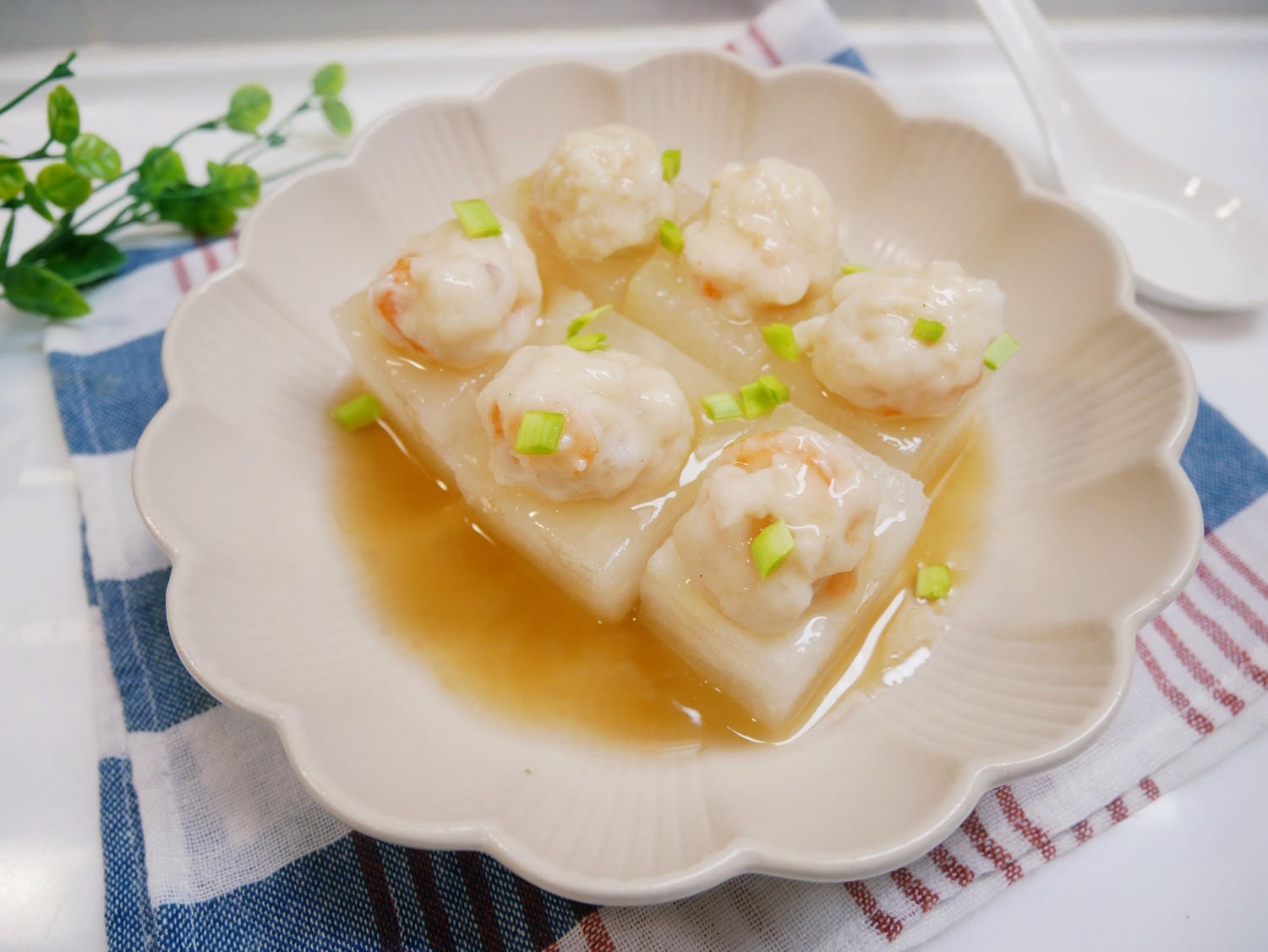 [My Little Kitchen] 電鍋料理「冬瓜蒸蝦滑」鮮美又清爽。