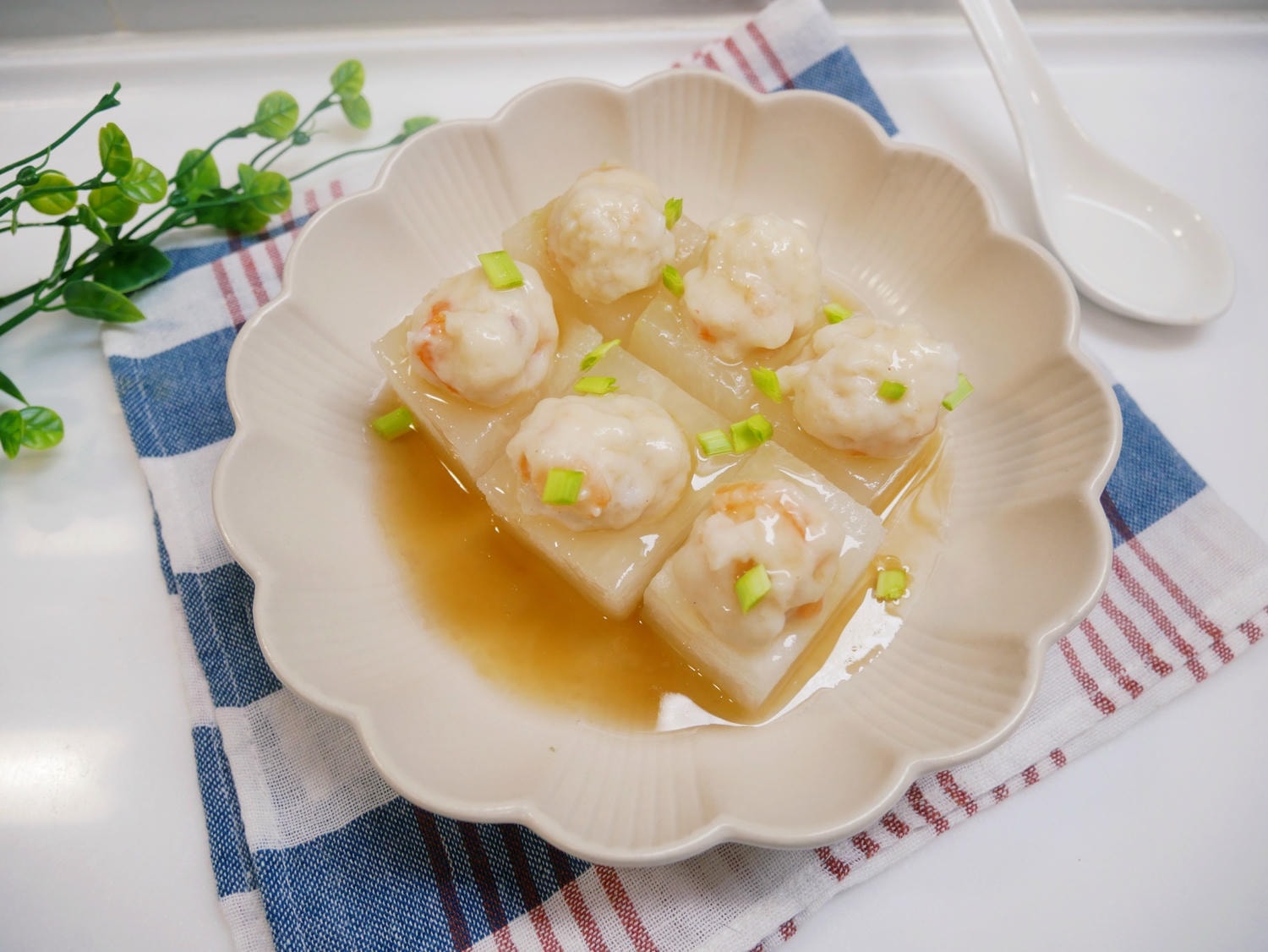 [My Little Kitchen] 電鍋料理「冬瓜蒸蝦滑」鮮美又清爽。