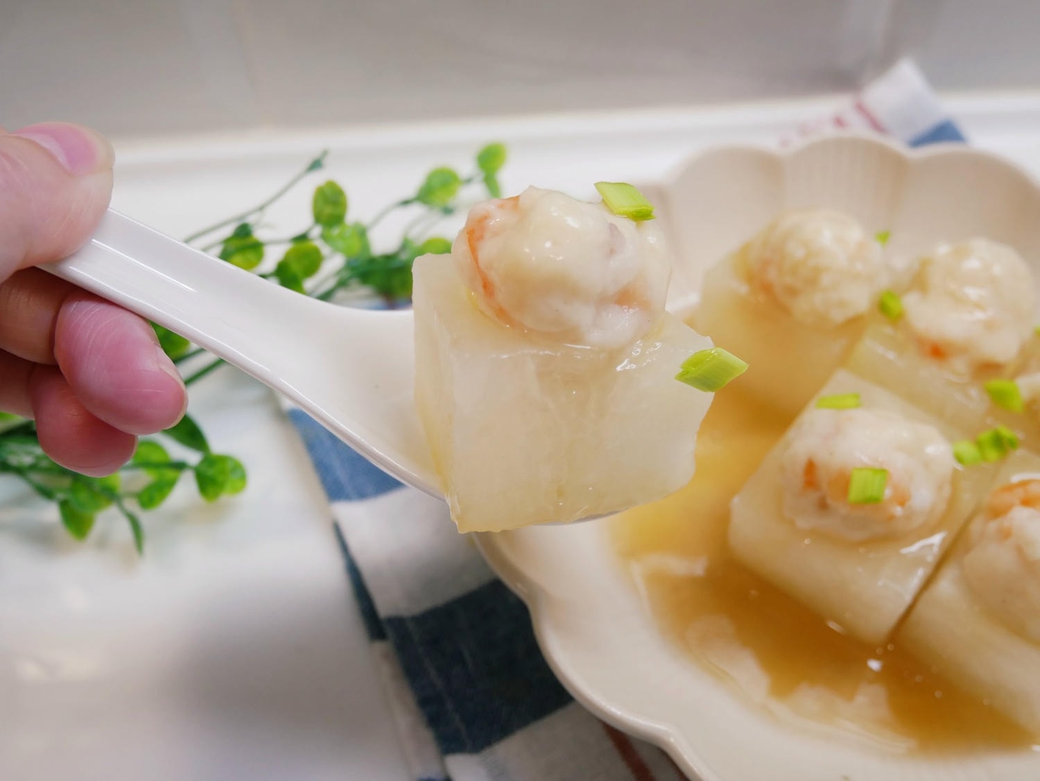 [My Little Kitchen] 電鍋料理「冬瓜蒸蝦滑」鮮美又清爽。