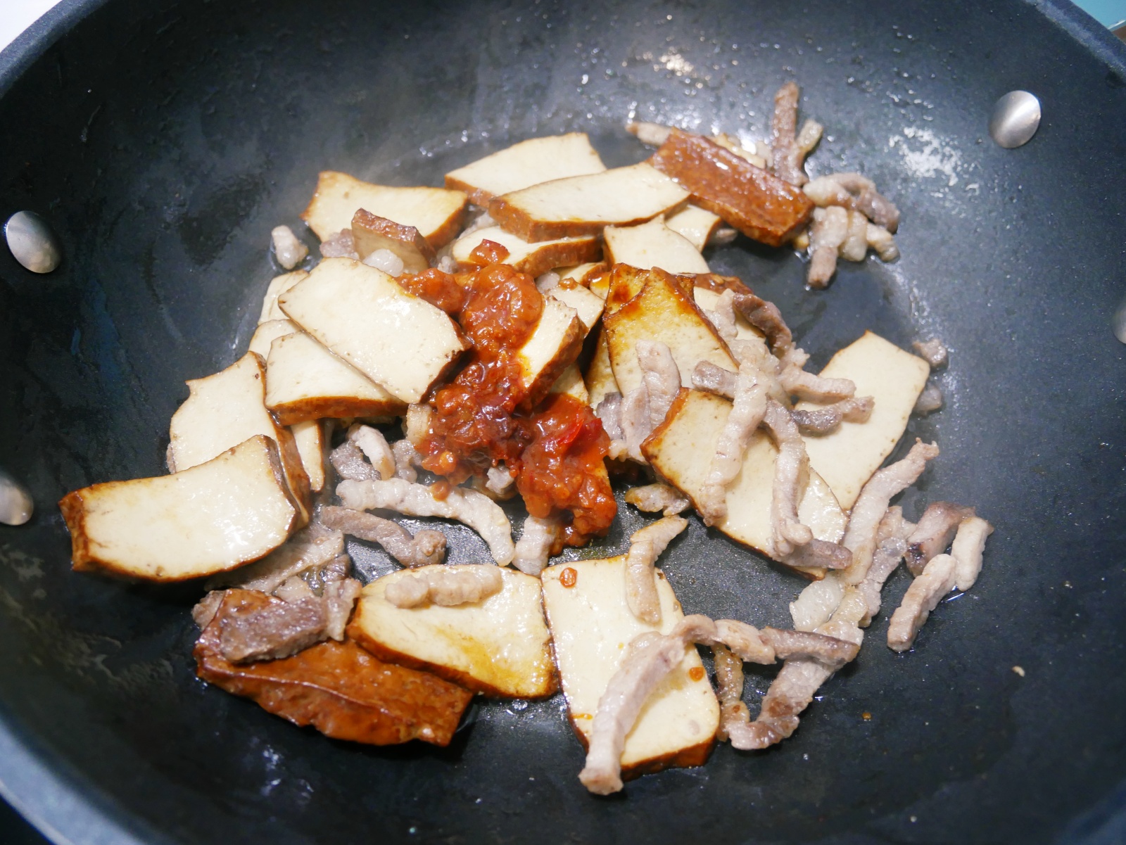 [My Little Kitchen] 家常菜「豆干炒芹菜」好吃又下飯。