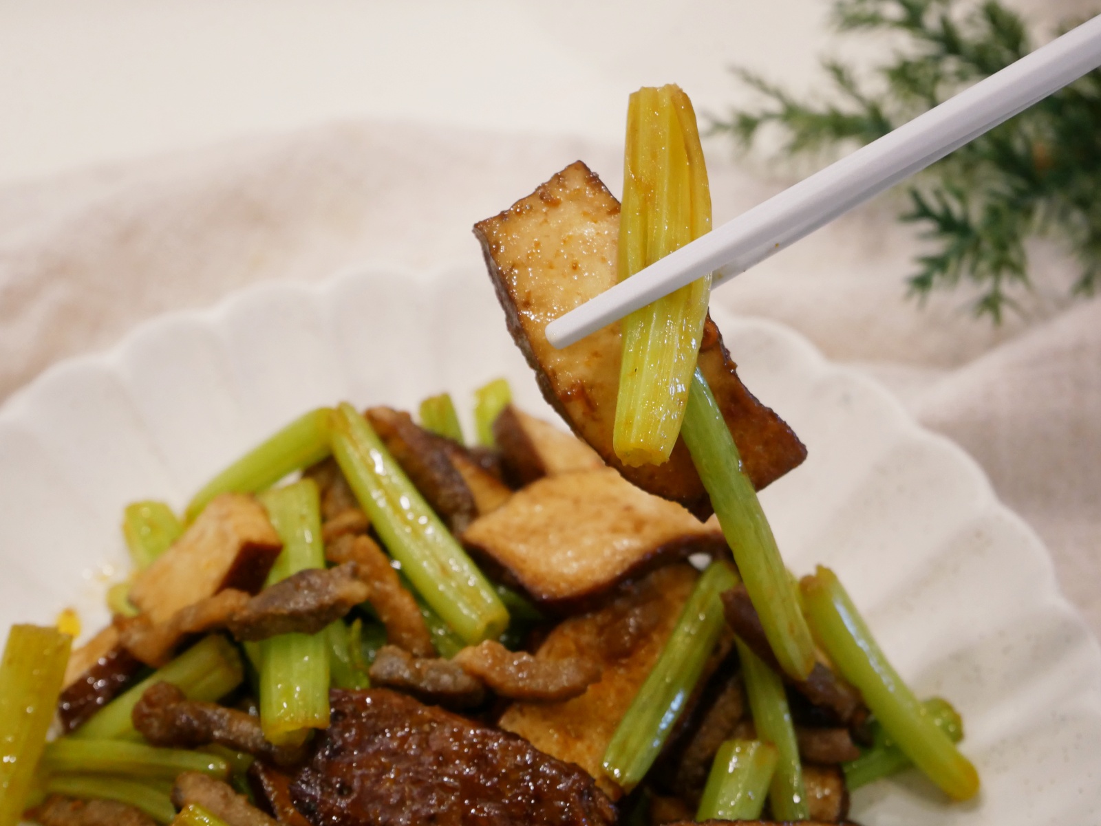 [My Little Kitchen] 家常菜「豆干炒芹菜」好吃又下飯。