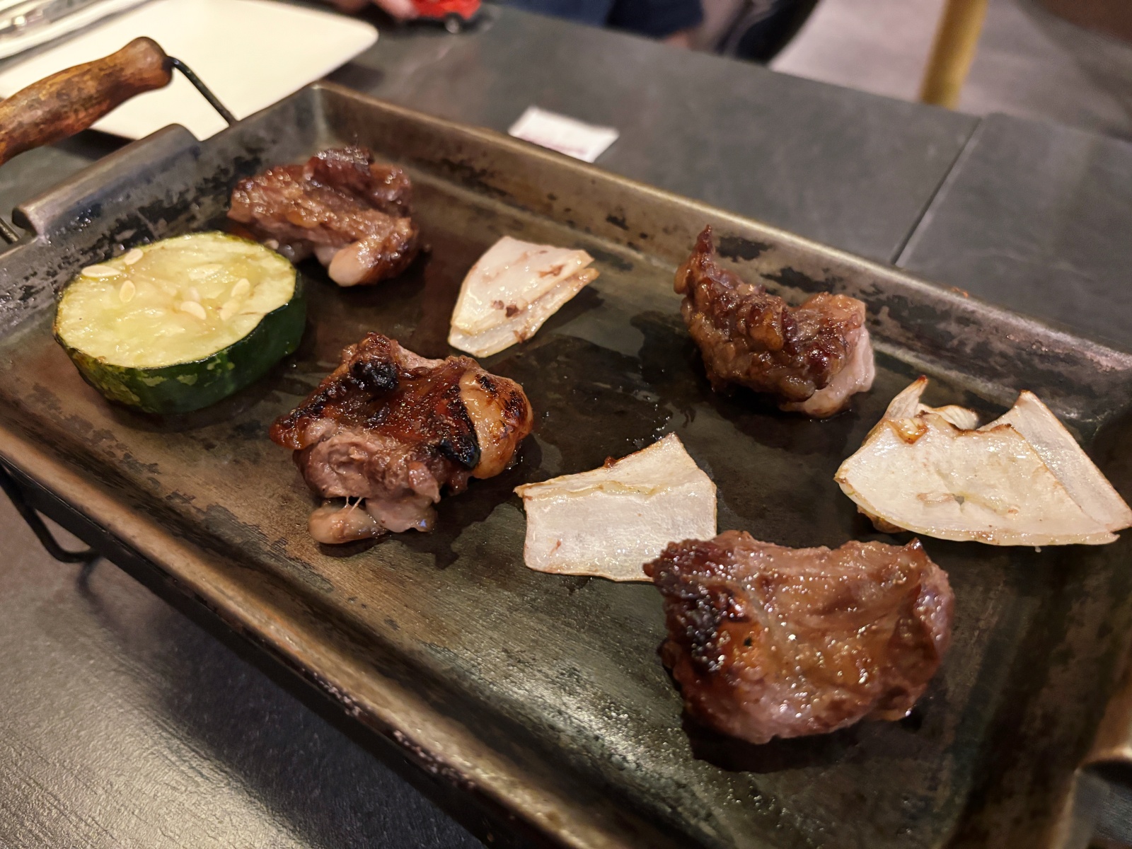 高雄巨蛋「著火的牛阿根廷烤肉」牛排吃到飽，大滿足！！