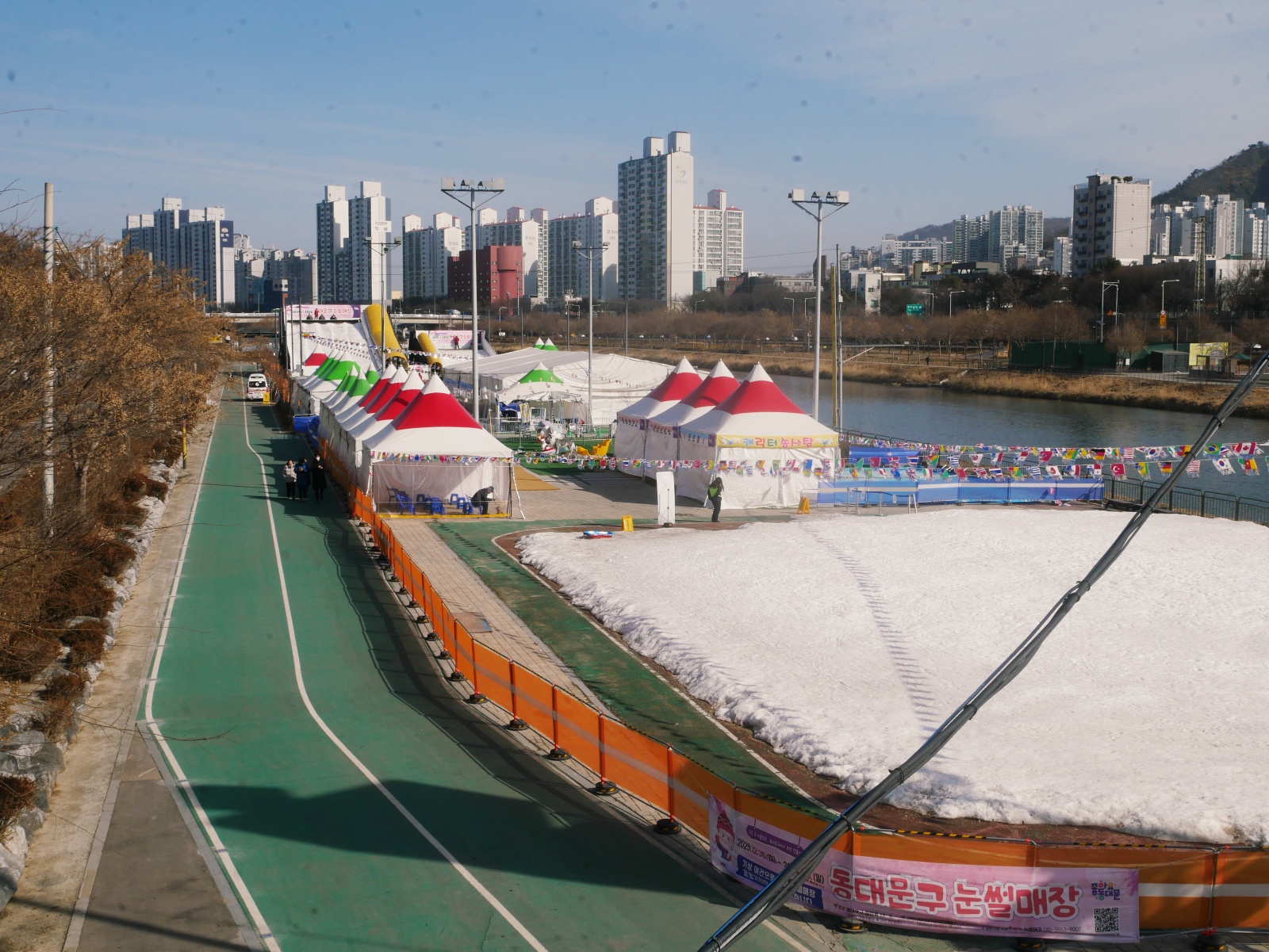 2026年首爾冬日限定「東大門雪橇場」免費暢玩、可以吃的撈冰魚！！