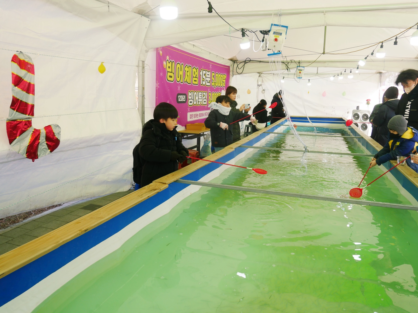 2026年首爾冬日限定「東大門雪橇場」免費暢玩、可以吃的撈冰魚！！