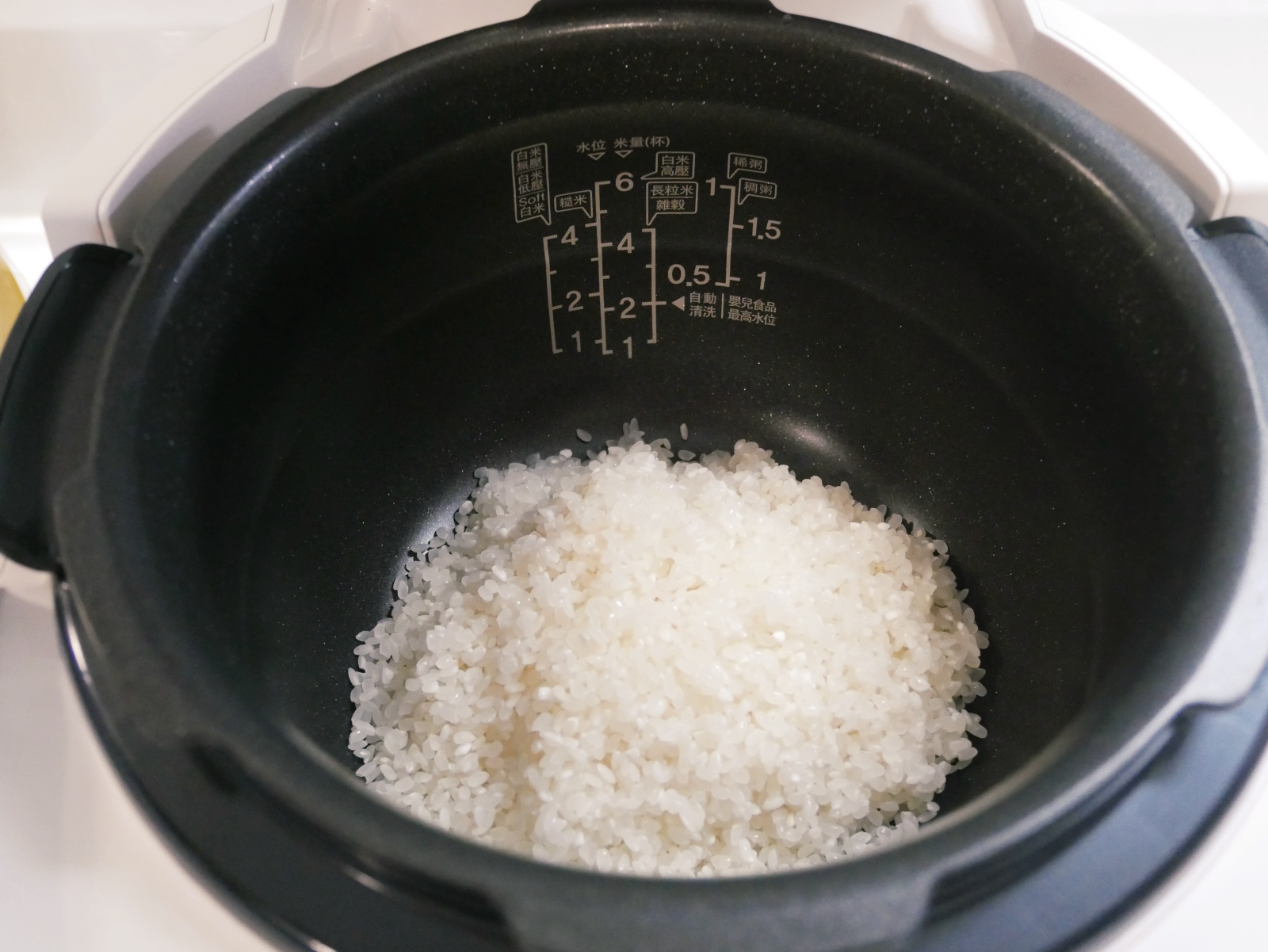 [My Little Kitchen] 電子鍋「泡菜豬肉飯」一鍵搞定、超省事。