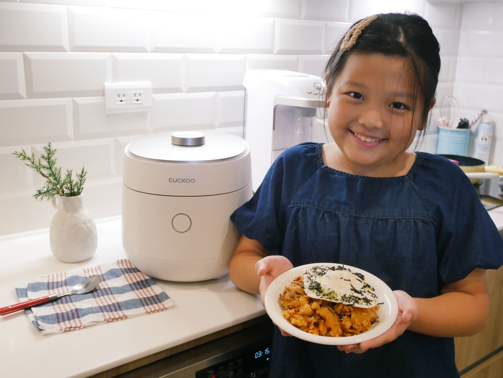 [My Little Kitchen] 電子鍋「泡菜豬肉飯」一鍵搞定、超省事。
