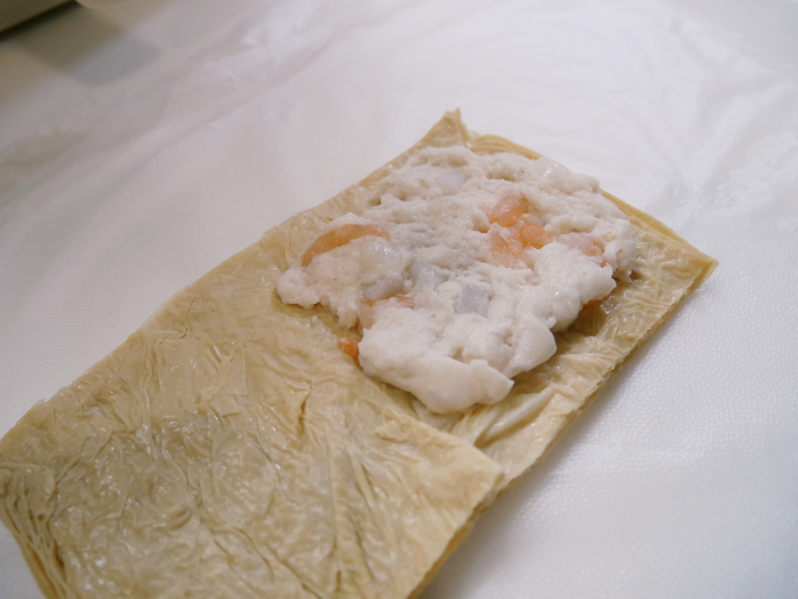 [My Little Kitchen] 氣炸鍋「豆皮蝦滑堡」兩種材料簡單做。