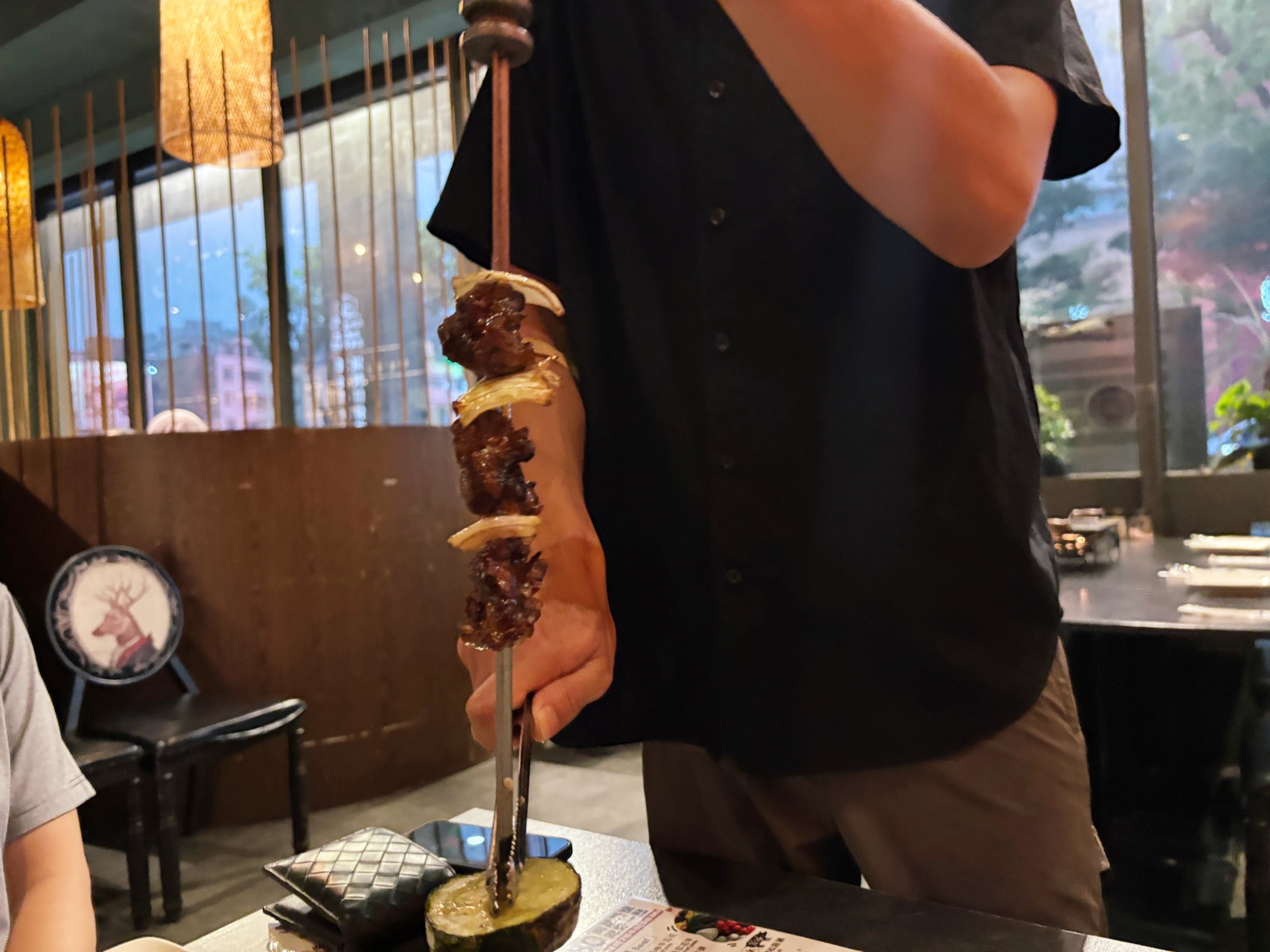 高雄巨蛋「著火的牛阿根廷烤肉」牛排吃到飽，大滿足！！