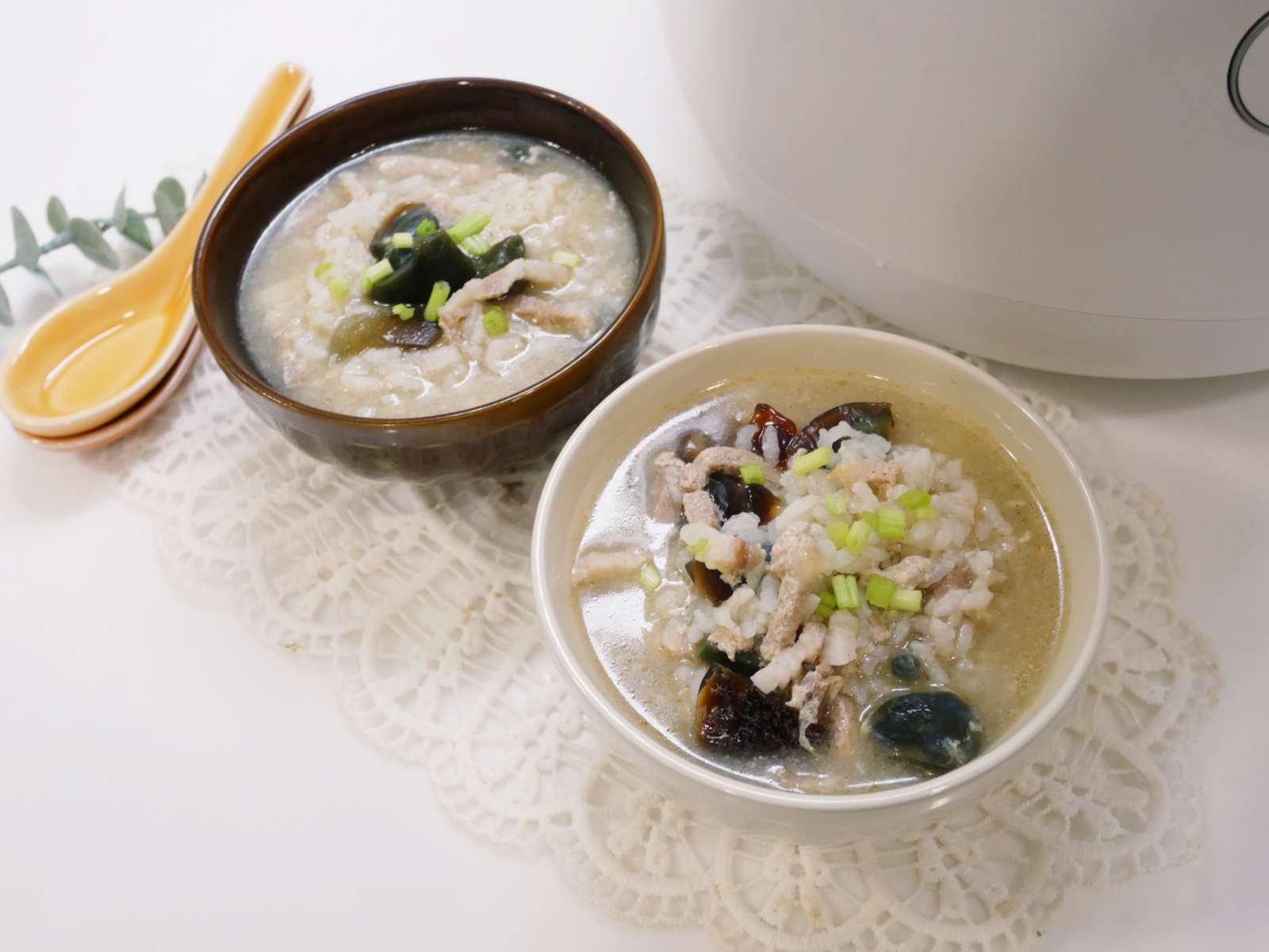 [My Little Kitchen] 免顧火「皮蛋瘦肉粥」電子鍋煮出綿密口感。