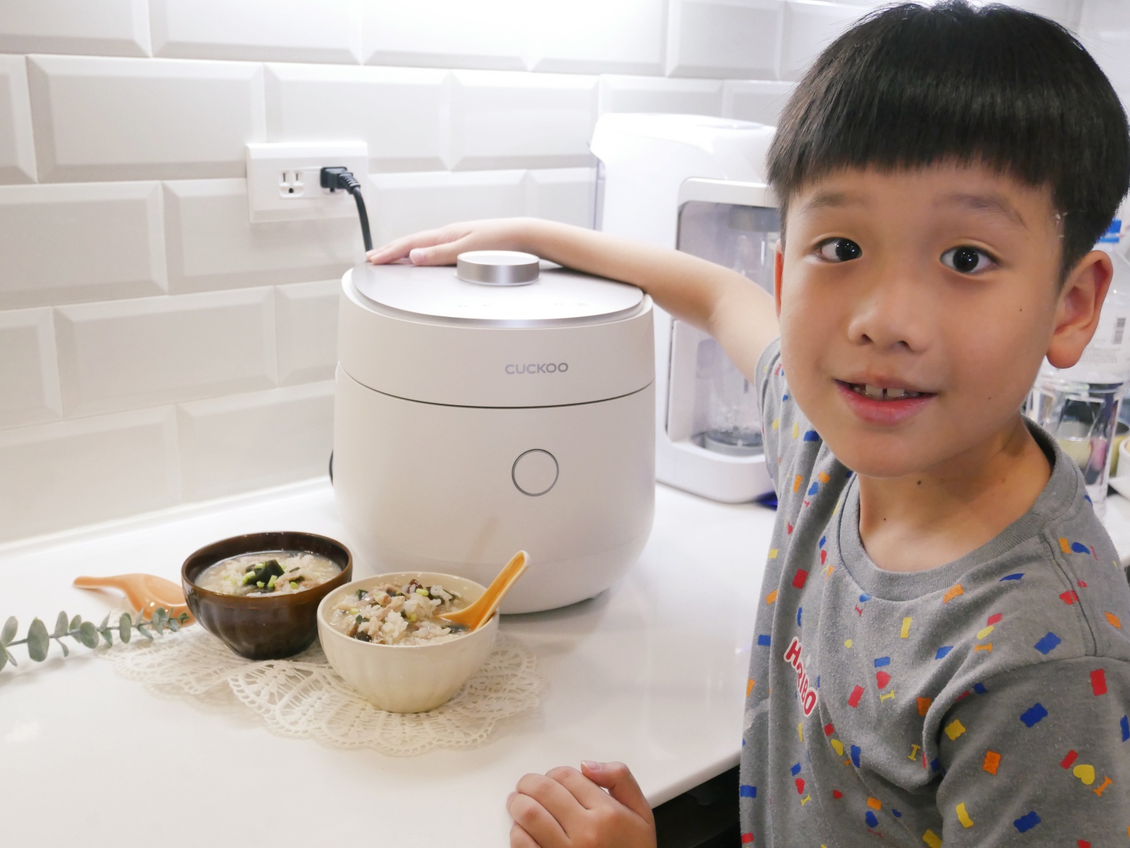 [My Little Kitchen] 免顧火「皮蛋瘦肉粥」電子鍋煮出綿密口感。